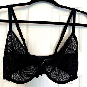 Victoria’s Secret LIKE NEW lace demi bra 34DDD